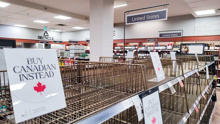 Certains magasins canadiens étiquettent les produits américains avec un T pour « tarifs » — et les acheteurs se tournent vers des alternatives.